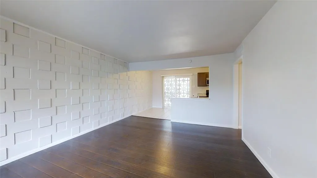 5515 Gaston Avenue, #214