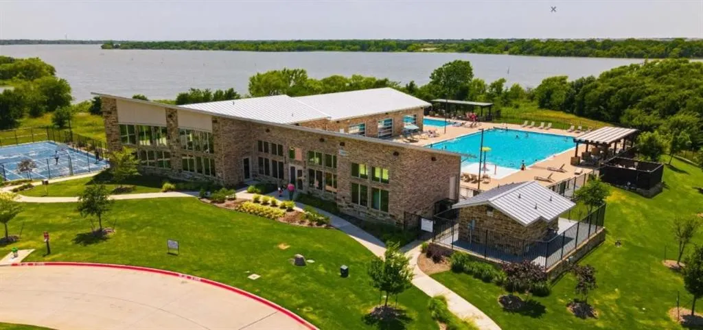 1228 Villalonga Drive