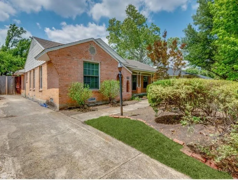 6225 Berryhill Street