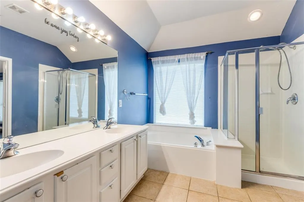 1004 Broken Spoke Drive