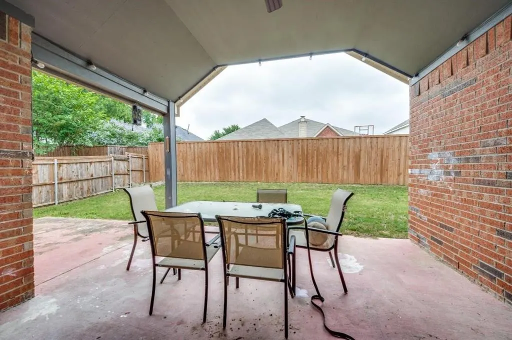 1004 Broken Spoke Drive