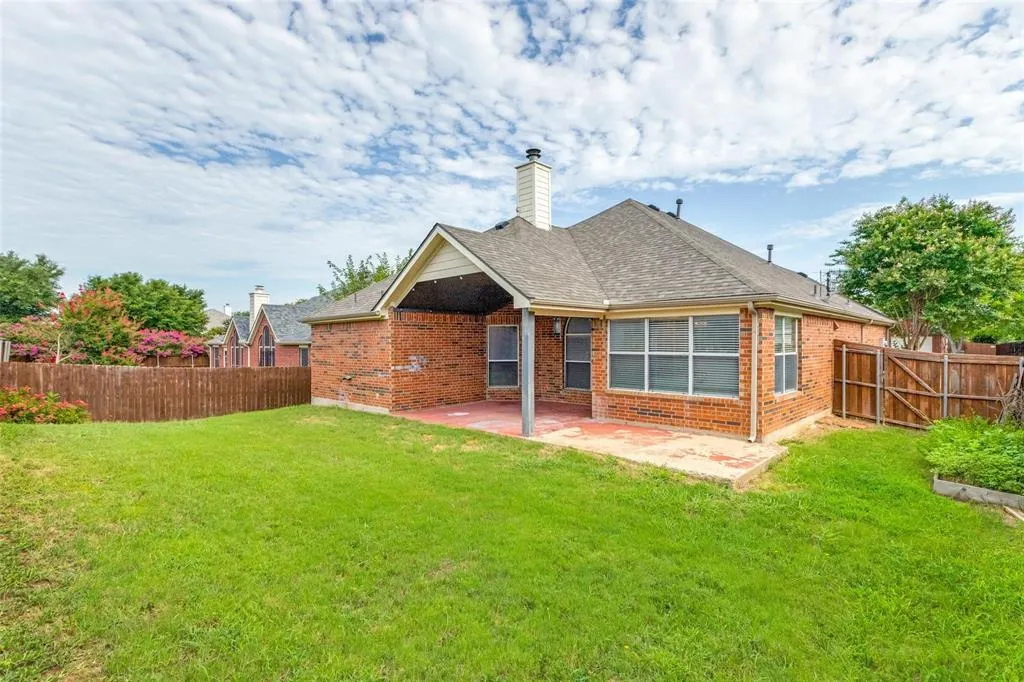 1004 Broken Spoke Drive