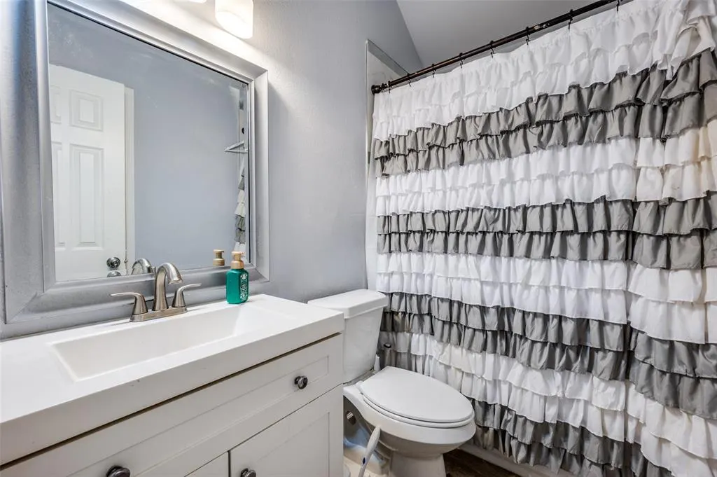 1004 Broken Spoke Drive