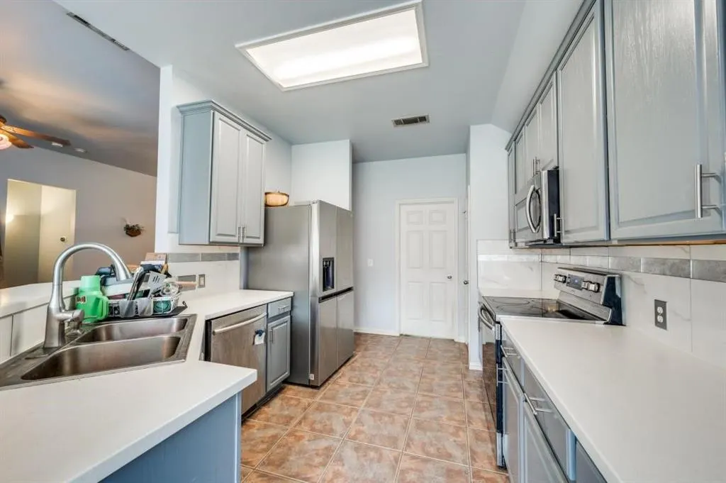 1004 Broken Spoke Drive