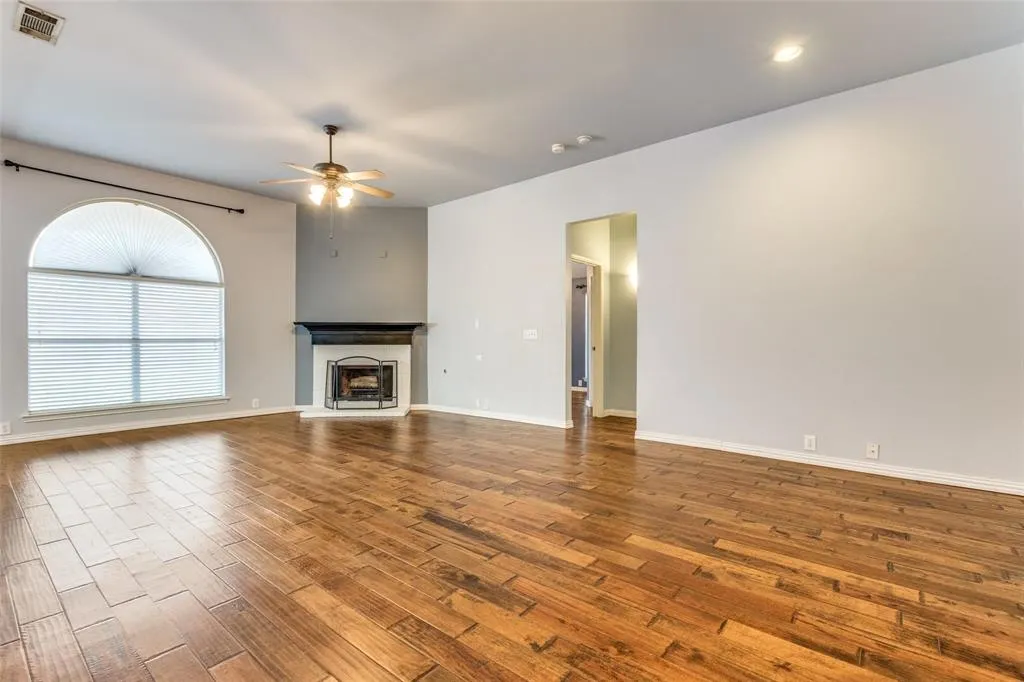 1004 Broken Spoke Drive