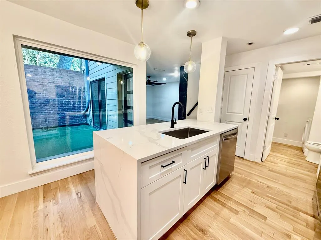 3929 Buena Vista Street, #F