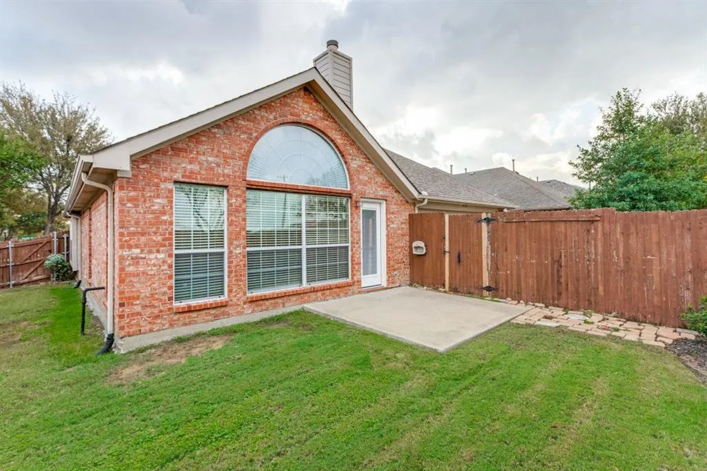 6723 LEE MEADOW Drive