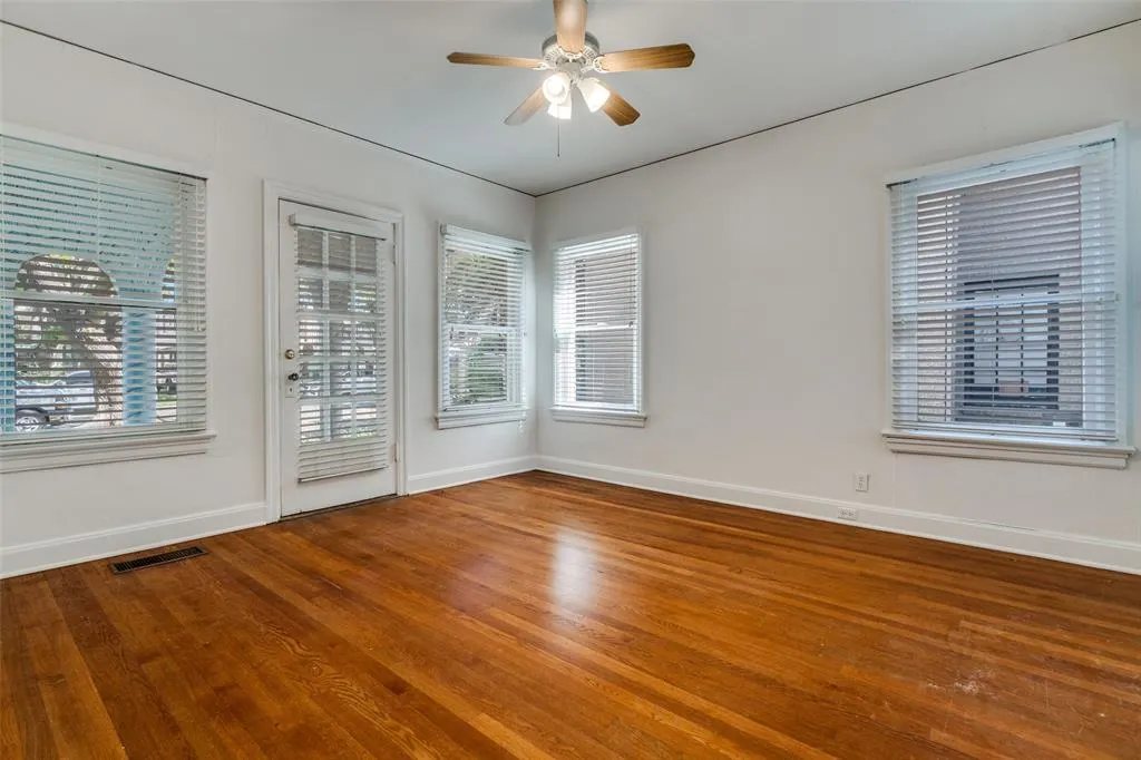 4012 Prescott Avenue