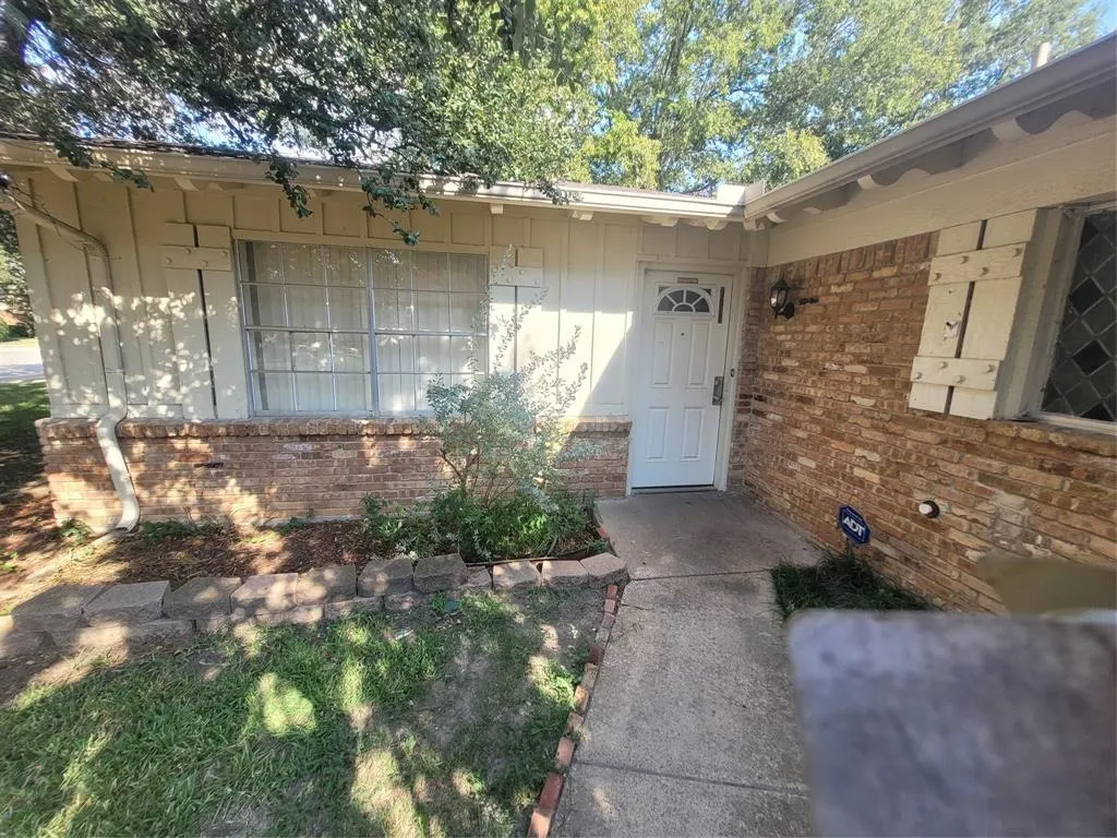 7708 Village Trail Drive