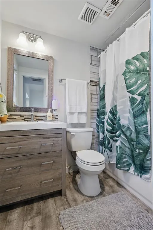 5963 Ross Avenue, #202