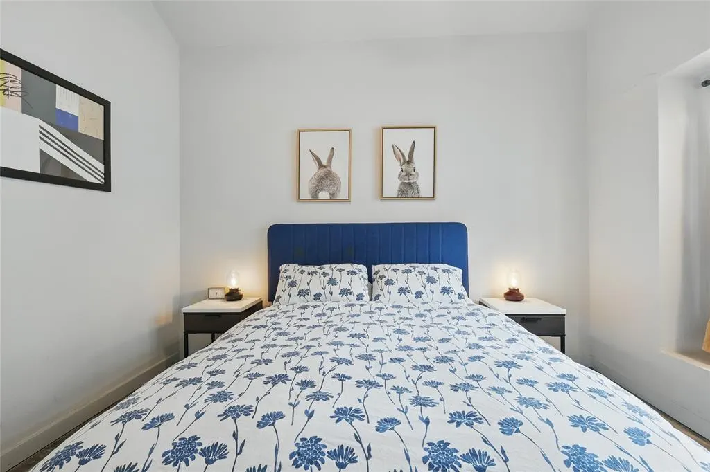 5963 Ross Avenue, #202