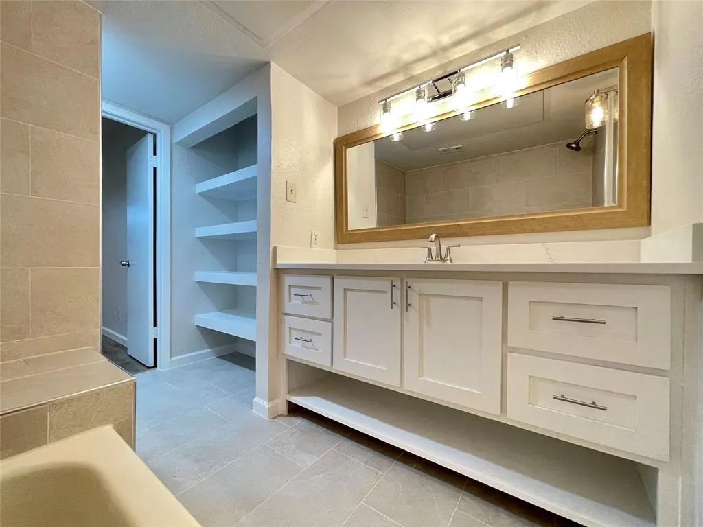 336 Melrose Drive, #5C