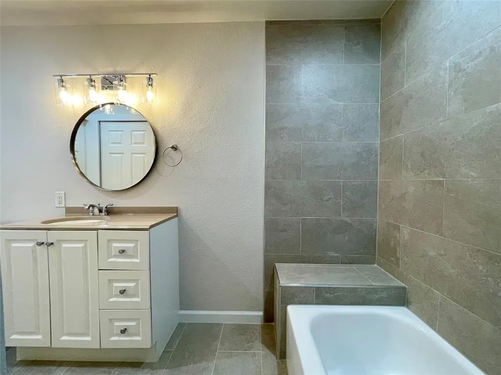 336 Melrose Drive, #5C