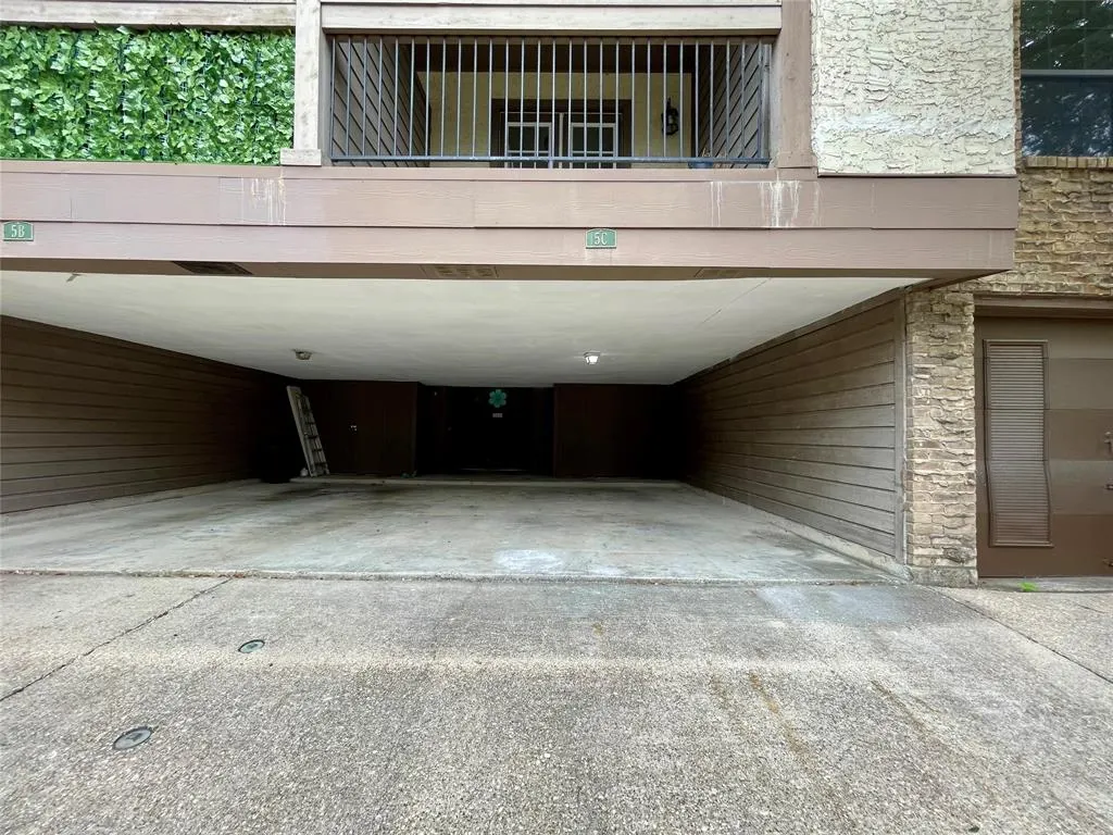 336 Melrose Drive, #5C