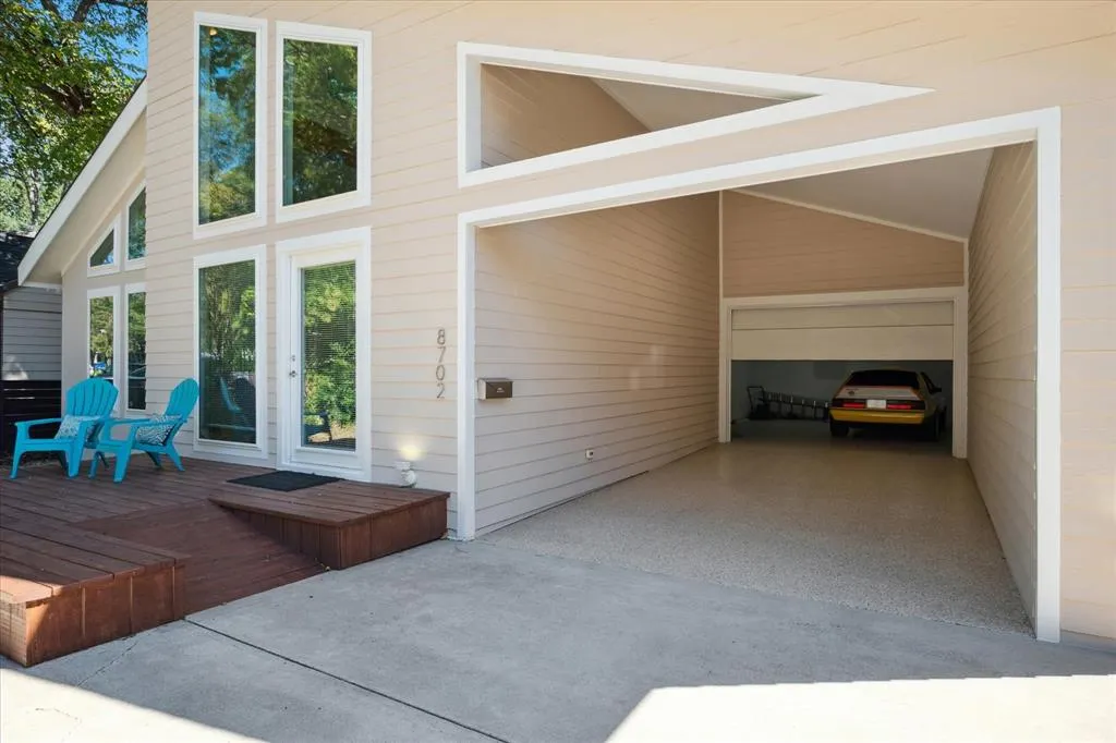 8702 San Fernando Way