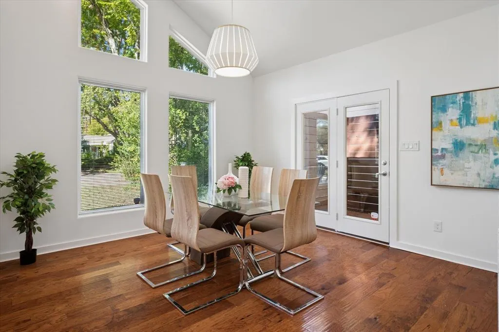 8702 San Fernando Way