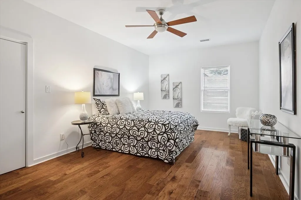 8702 San Fernando Way