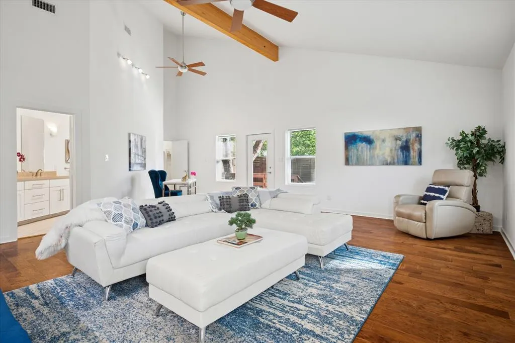 8702 San Fernando Way