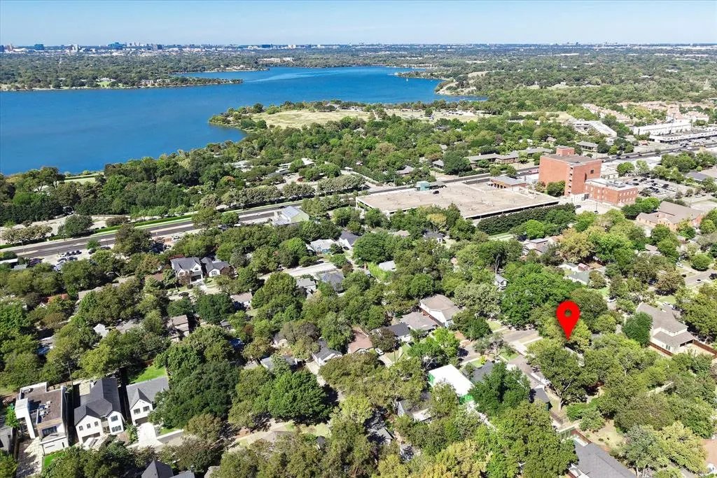 8702 San Fernando Way