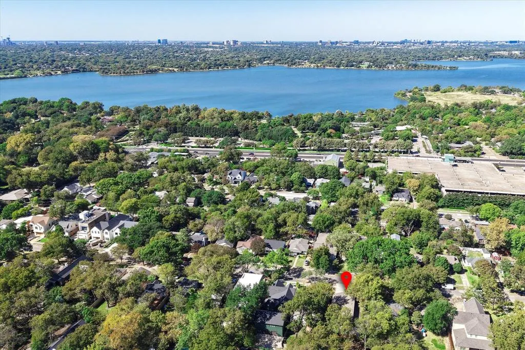 8702 San Fernando Way