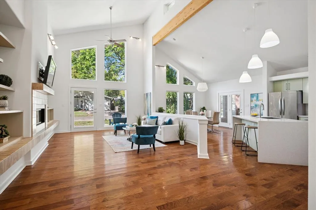 8702 San Fernando Way