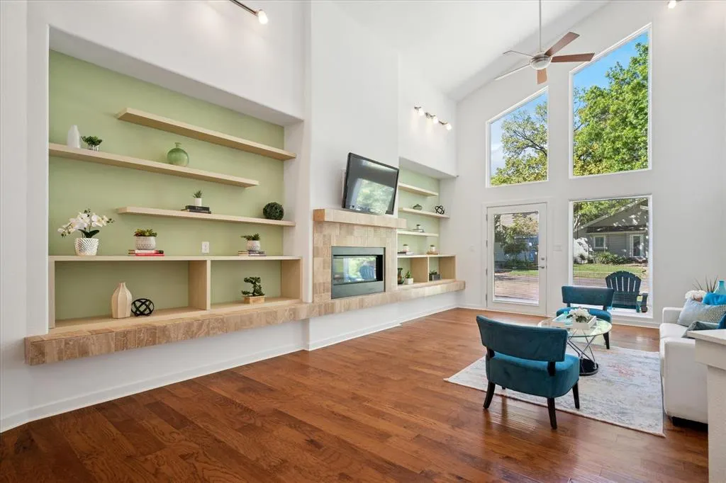 8702 San Fernando Way