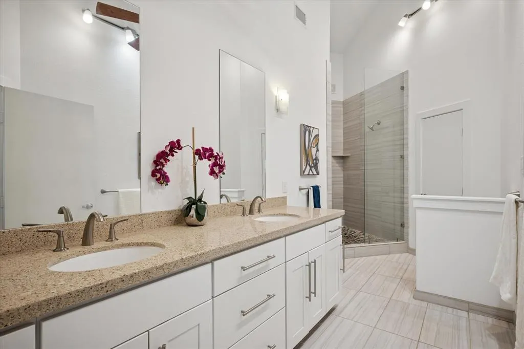 8702 San Fernando Way