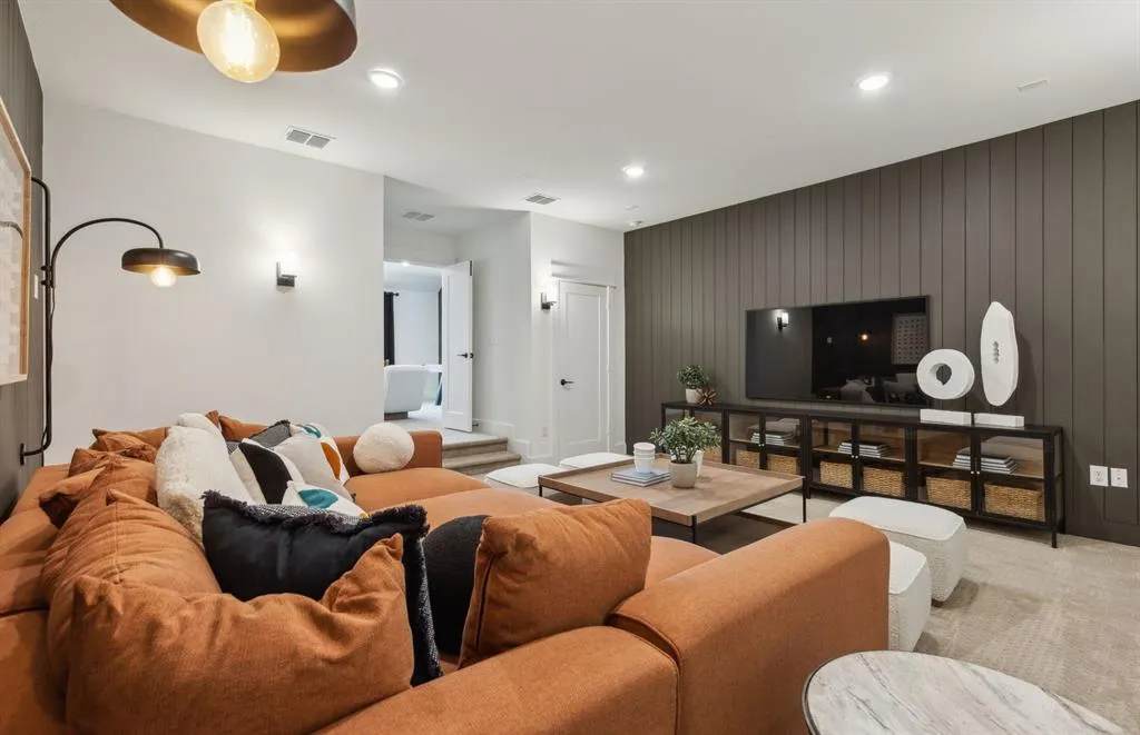 3901 Calderwood Drive