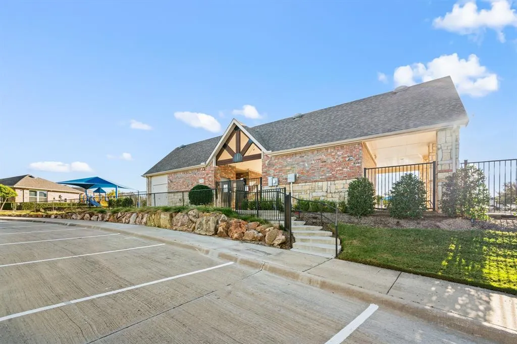 2405 Hammock Lake Drive