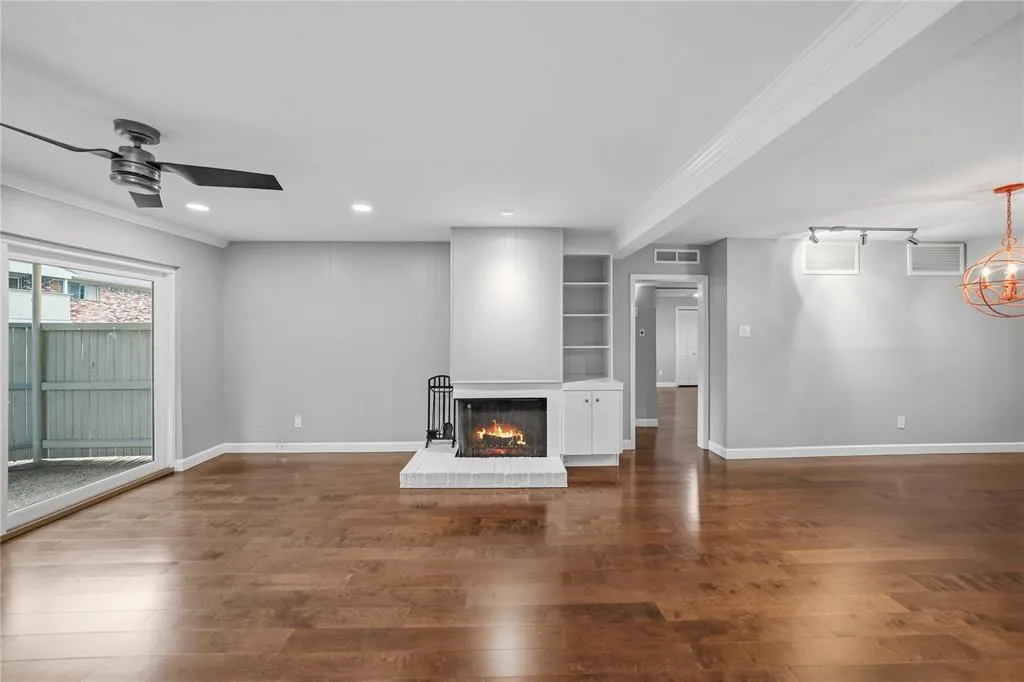 7806 Royal Lane, #123