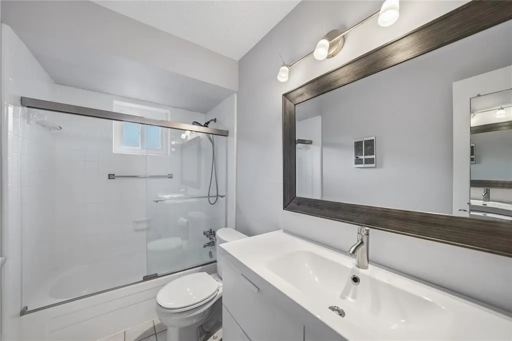 7806 Royal Lane, #123