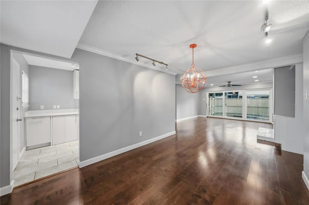 7806 Royal Lane, #123