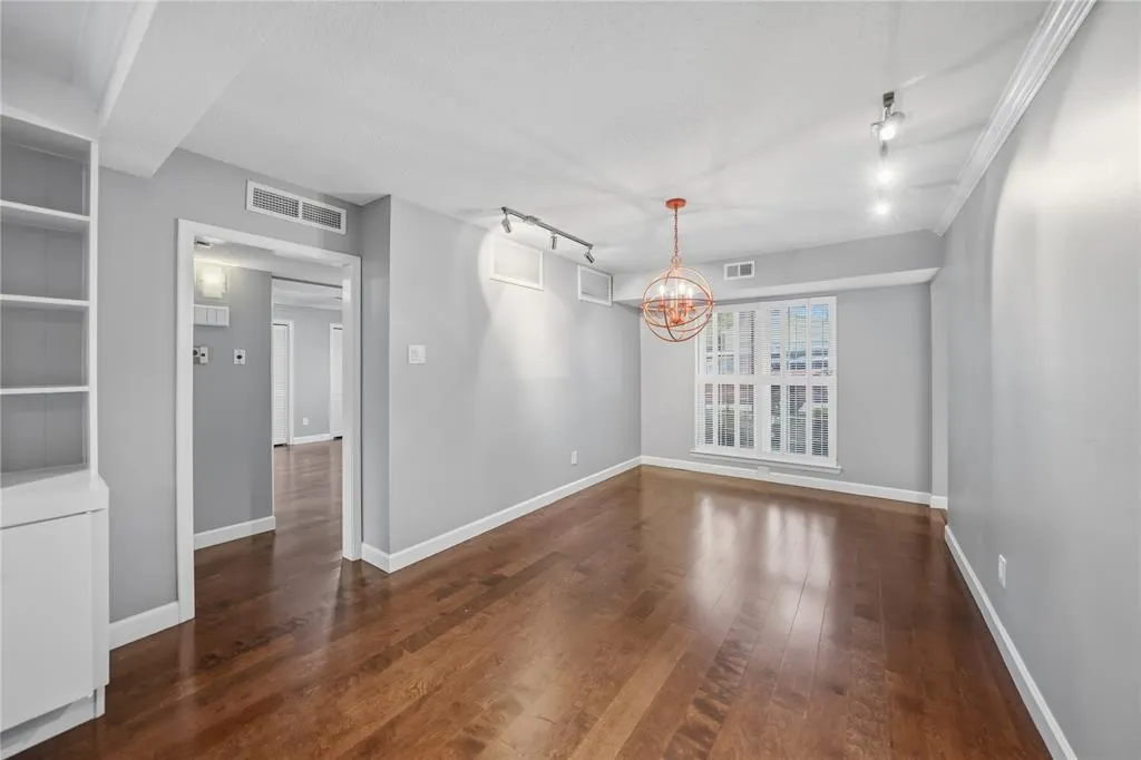 7806 Royal Lane, #123