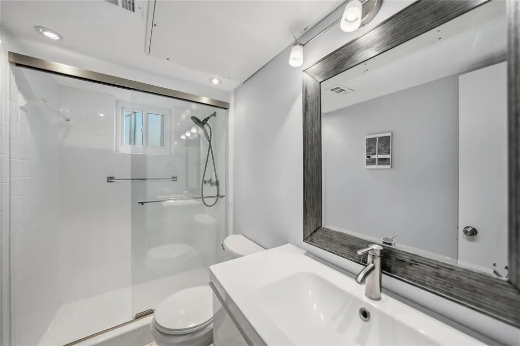 7806 Royal Lane, #123