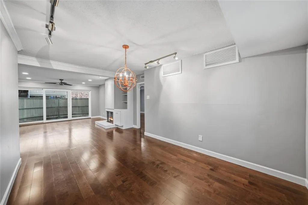 7806 Royal Lane, #123