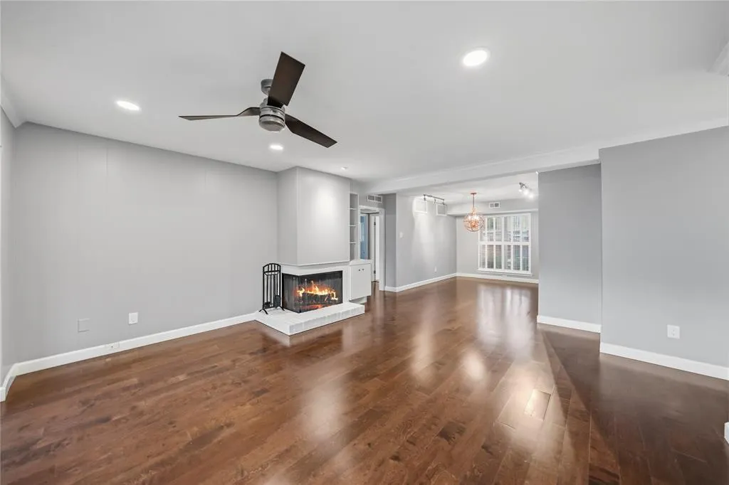 7806 Royal Lane, #123