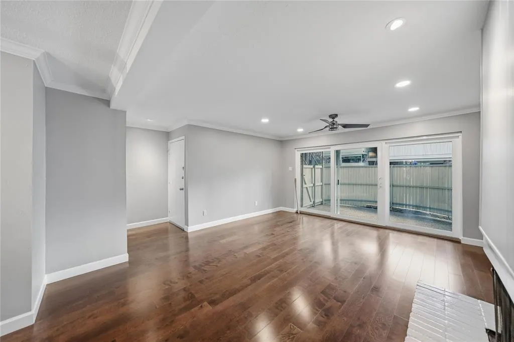 7806 Royal Lane, #123