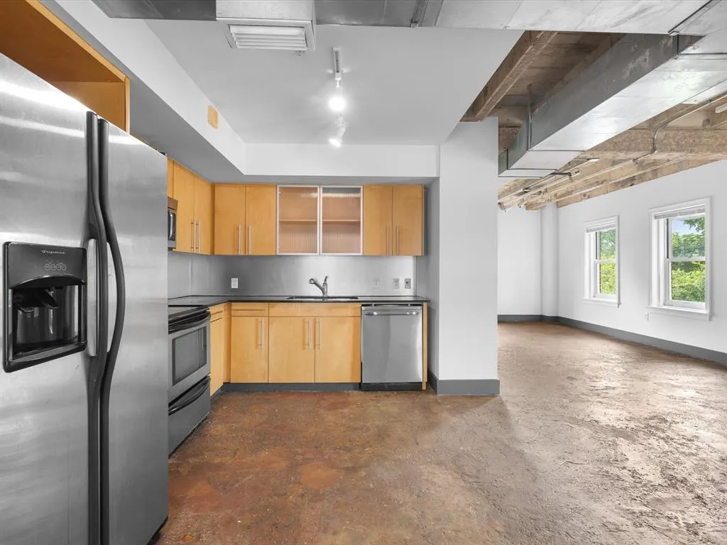 329 E Colorado Boulevard, #202