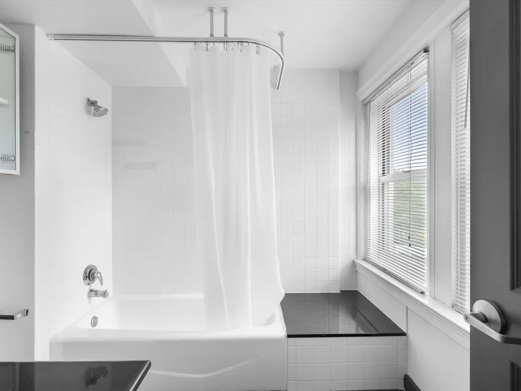 329 E Colorado Boulevard, #202