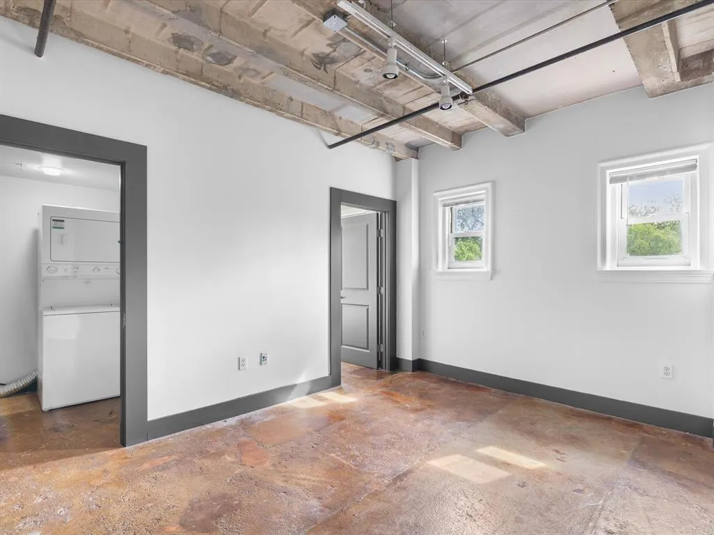 329 E Colorado Boulevard, #202