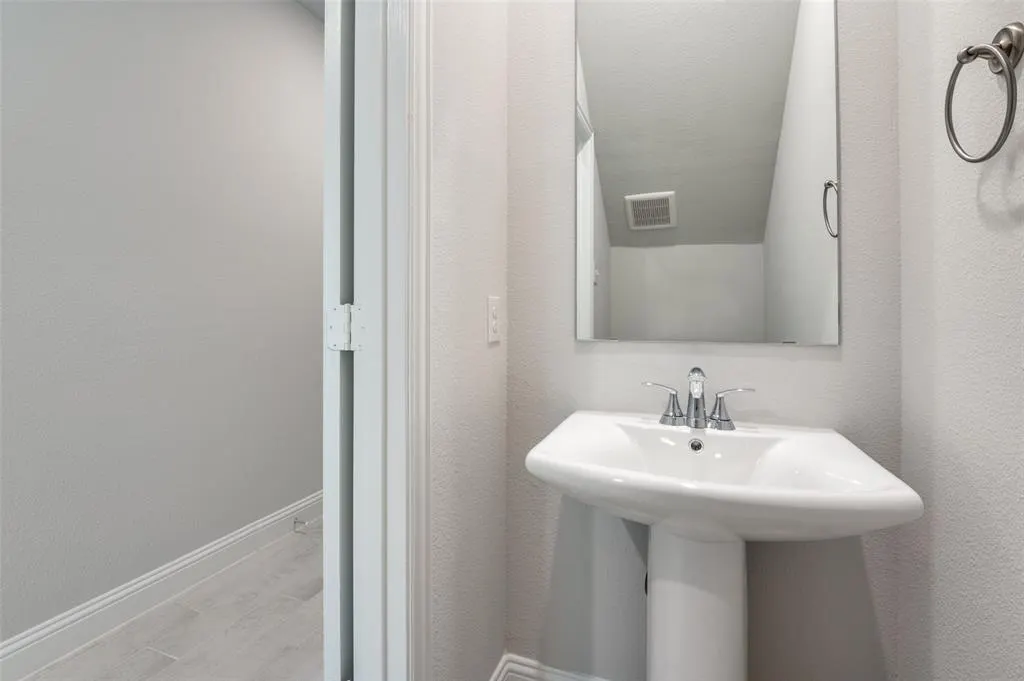 832 Santa Lucia Drive