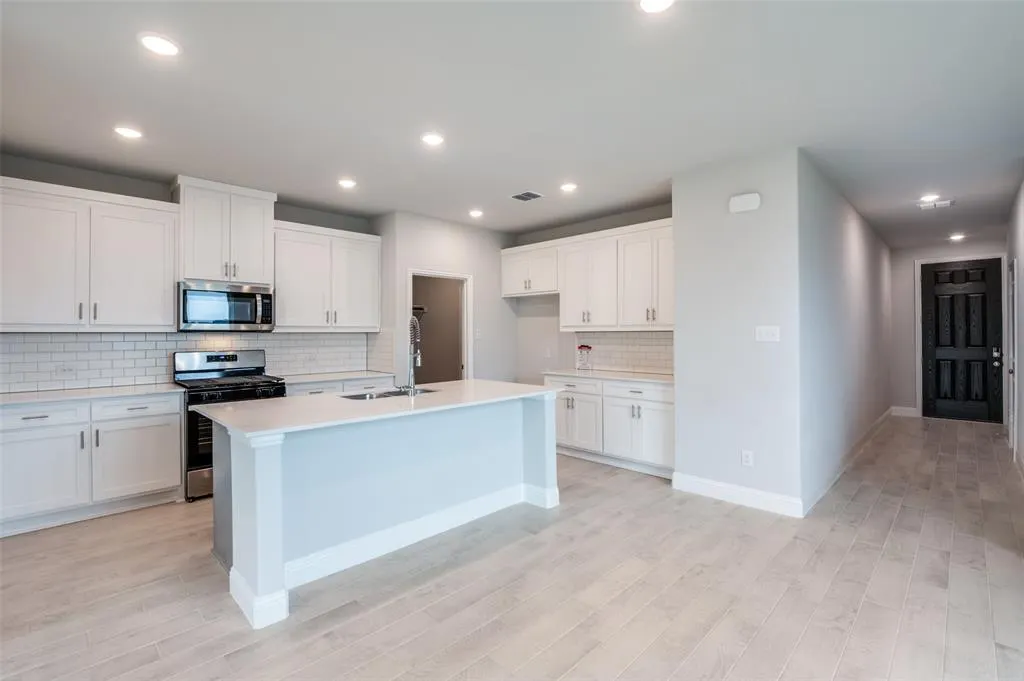 832 Santa Lucia Drive