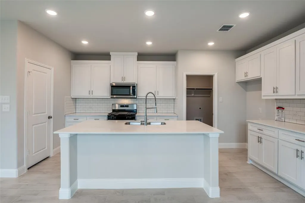 832 Santa Lucia Drive