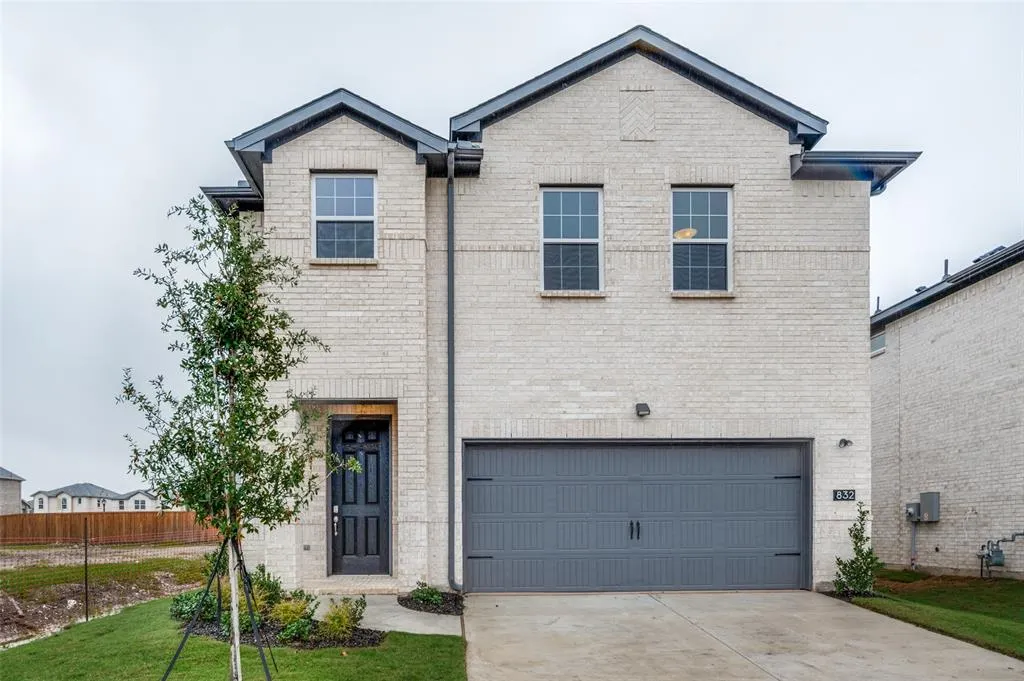 832 Santa Lucia Drive