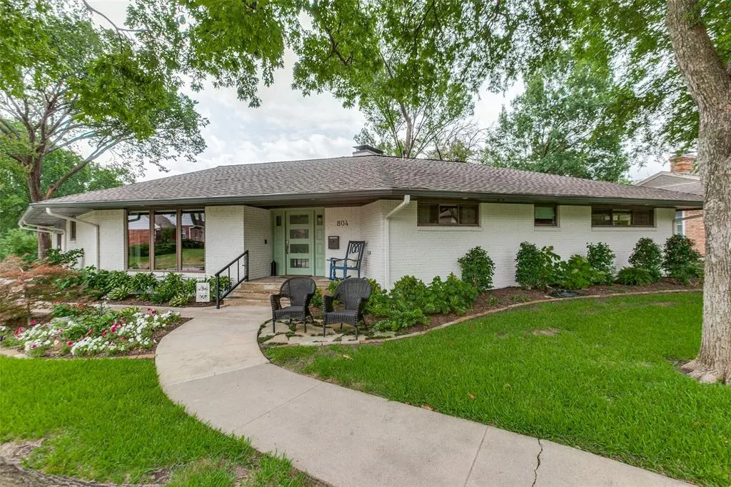 804 Saint Lukes Drive