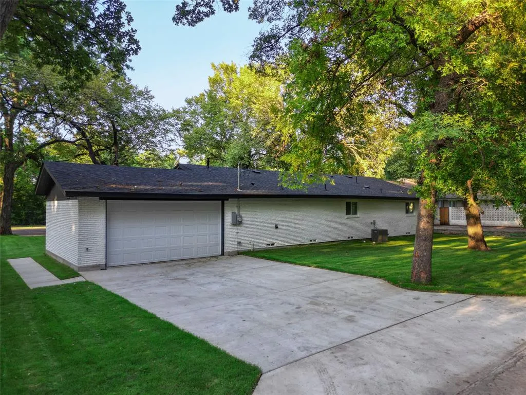 2838 W Kiest Boulevard