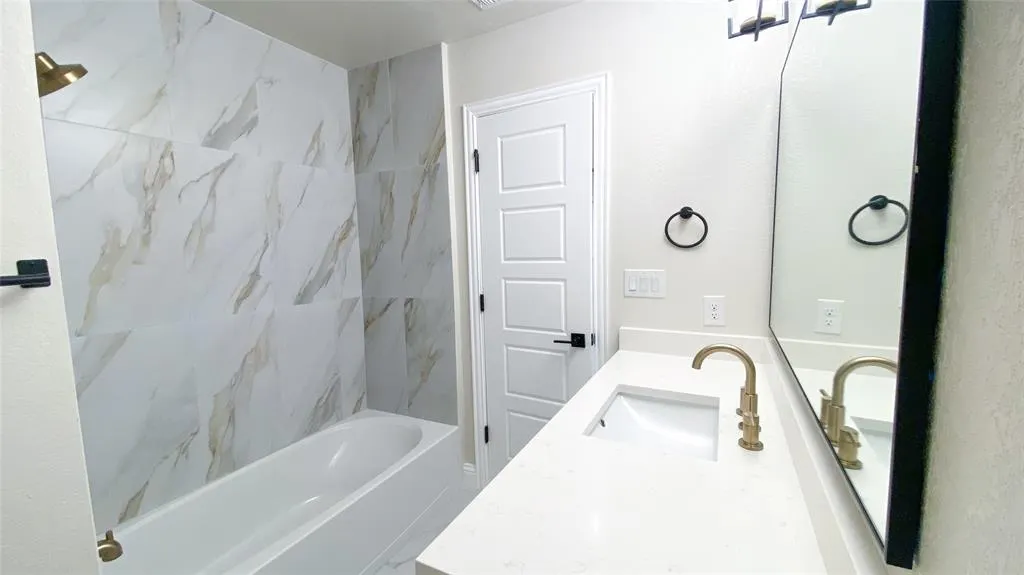 2838 W Kiest Boulevard