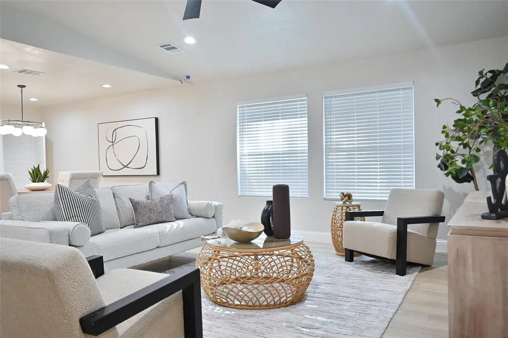 2838 W Kiest Boulevard