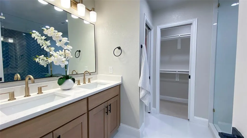 2838 W Kiest Boulevard