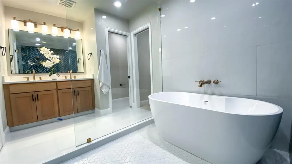 2838 W Kiest Boulevard